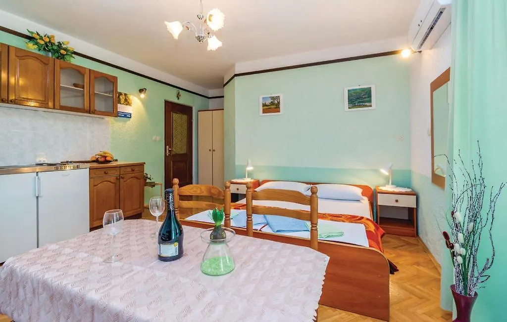 Apartments Anita Sibinj Krmpotski